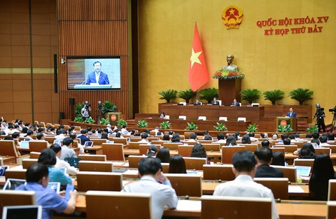 100% đại biểu thông qua Luật Đấu giá, người đấu giá vi phạm có thể bị truy cứu hình sự- Ảnh 1. Quốc hội thông qua dự luật sửa đổi, bổ sung một số điều của Luật Đấu giá tài sản - Ảnh: GIA HÂN