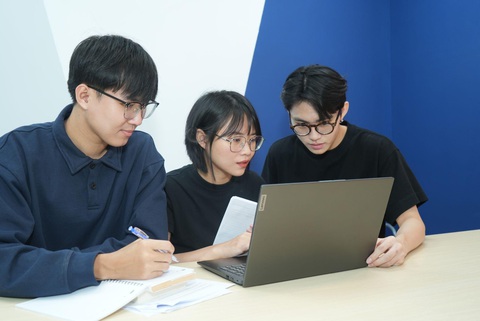 Học nhanh, đi làm sớm và tiết kiệm chi phí- Ảnh 1. Học nhanh, đi làm sớm và tiết kiệm chi phí- Ảnh 1.