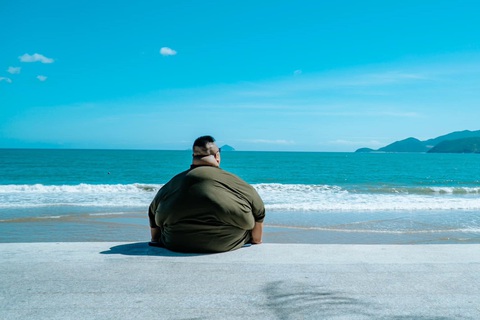 Siêu béo giảm cân - hành trình sinh tử - Kỳ cuối: Hành trình giảm cân của những 'siêu sao' thế giới- Ảnh 4. Trọng Nhân nặng 264kg trước khi bước vào quá trình giảm cân khốc liệt tại Buôn Ma Thuột ở trung tâm điều trị của Phan Bảo Long. Đến ngày 27-6-2024, Trọng Nhân đã giảm xuống dưới 150kg nhờ tập luyện cường độ cao, ăn ít và khoa học - Ảnh: FBNV