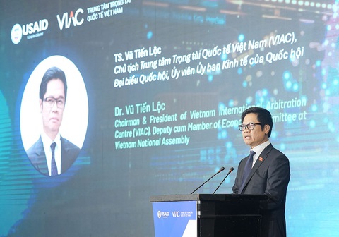 Giải quyết tranh chấp thương mại trực tuyến qua VIAC eCase- Ảnh 1. Ông Vũ Tiến Lộc, chủ tịch VIAC, cho rằng việc ra mắt hoạt động trọng tài điện tử sẽ hỗ trợ các doanh nghiệp ứng phó nhanh với những tranh chấp thương mại - Ảnh: B.NGỌC