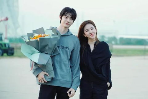 'Hoa hồng' Lưu Diệc Phi đoàn tụ 'tình trẻ' Lâm Nhất- Ảnh 3. Lâm Nhất là fanboy chính hiệu của Lưu Diệc Phi trước khi đóng chung