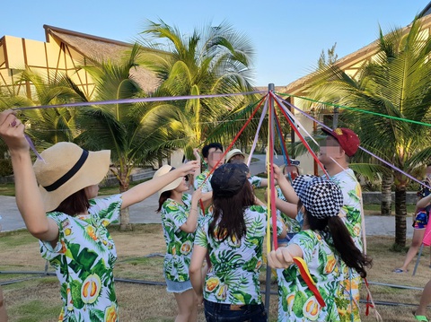 Đi team building để vui vẻ đoàn kết, sao lại dính vào mấy trò thắng thua?- Ảnh 1. Việc tổ chức team building nên khảo sát ý kiến của nhân viên về địa điểm, hình thức tổ chức - Ảnh: Y.T.