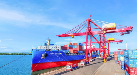 Cảng Chu Lai phát huy vai trò mũi nhọn logistics tại miền Trung- Ảnh 4. Cảng Chu Lai đã đầu tư hơn 400 tỷ đồng cho trang thiết bị, phương tiện