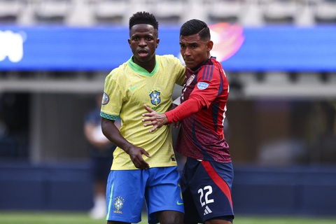 Dự đoán tỉ số: Paraguay làm nản lòng Brazil- Ảnh 1. Vinicius (trái) gây thất vọng ở trận ra quân - Ảnh: REUTERS