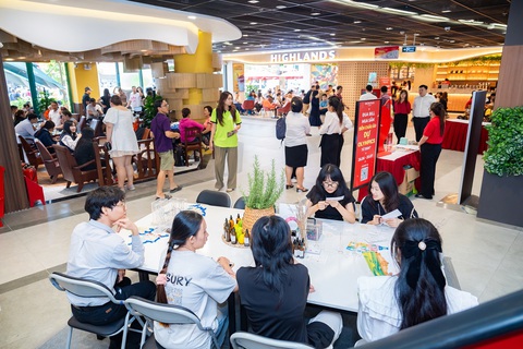 Diện mạo mới của tâm điểm mua sắm, vui chơi giải trí Vincom Plaza Ba Tháng Hai ở TP.HCM- Ảnh 3. Tỉ lệ lấp đầy khủng lên đến 100% các gian hàng ngay trong ngày đầu tiên mở cửa là minh chứng cho sức hút của Vincom Plaza Ba Tháng Hai