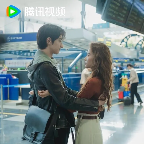 'Hoa hồng' Lưu Diệc Phi đoàn tụ 'tình trẻ' Lâm Nhất- Ảnh 4. Theo Lâm Nhất, cảnh chia tay ở sân bay của Diệc Mai và Hà Tây không có trong kịch bản.
