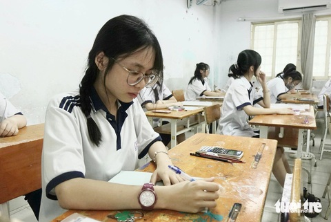 Đề thi môn hóa học tốt nghiệp THPT 2024- Ảnh 5. Thí sinh dự thi tổ hợp môn khoa học tự nhiên sáng 28-6 - Ảnh: NHƯ HÙNG