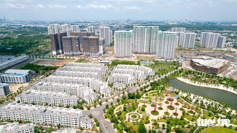 Dư nợ tín dụng bất động sản TP.HCM tăng, lên gần 1 triệu tỉ đồng- Ảnh 1. Tổng dư nợ tín dụng bất động sản tại TP đạt 992.800 tỉ đồng, chiếm 28% so với tổng dư nợ tín dụng toàn TP - Ảnh: NGỌC HIỂN