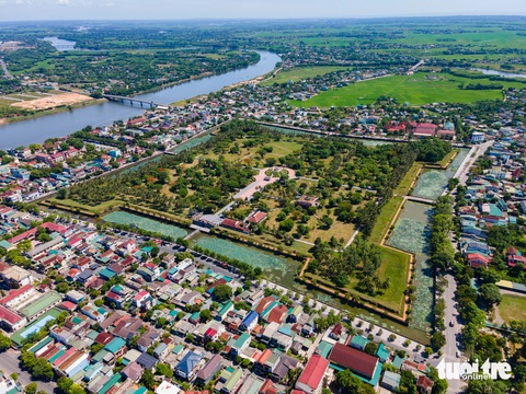 Phượng hồng rực rỡ, sen thơm ngát ở Thành cổ Quảng Trị- Ảnh 2. Thành cổ Quảng Trị xanh mát ngày nay - Ảnh: HOÀNG TÁO