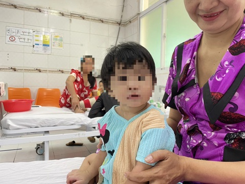 Làm sao để không có trẻ đuối nước mỗi khi đến hè- Ảnh 1. Trẻ bị đuối nước được cấp cứu thành công tại Bệnh viện Nhi đồng TP Cần Thơ - Ảnh: BV