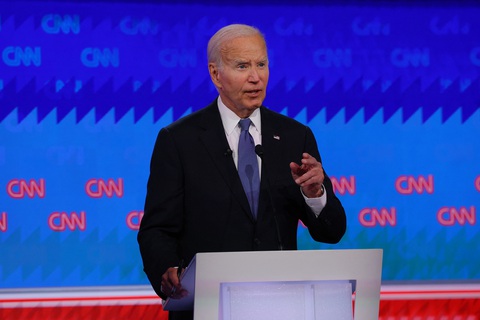 Ông Biden chỉ trích đối thủ về nhiều vấn đề lớn - Ảnh: REUTERS Ông Biden chỉ trích đối thủ về nhiều vấn đề lớn - Ảnh: REUTERS