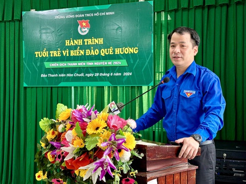 Ảnh: Cổng thông tin Trung ương Đoàn Bí thư Trung ương Đoàn Ngô Văn Cương làm việc tại đảo Hòn Chuối - Ảnh: Cổng thông tin Trung ương Đoàn