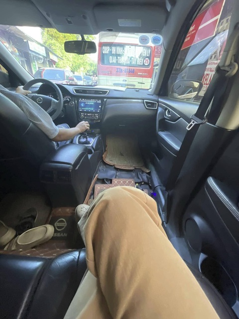 Ảnh vui 28-6: Yêu đương kể ra cũng nhàn!- Ảnh 3. Chiếc xe của mấy ông chồng có bà vợ hay ghen.