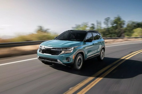 Kia Seltos 2025 ra mắt: Màn hình 'xuống cấp', bù lại trang bị mới- Ảnh 11. Dưới nắp ca-pô, Kia Seltos 2025 tiếp tục được cung cấp hai tùy chọn động cơ: động cơ xăng 2.0L 4 xi lanh hút khí tự nhiên hoặc động cơ xăng 1.6L 4 xi lanh tăng áp - Ảnh: Kia