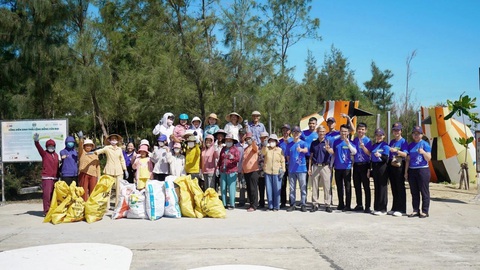 Cộng đồng Hi Green chung tay biến bờ kè thành công viên sinh thái- Ảnh 1. Cộng đồng Hi Green chung tay biến bờ kè thành công viên sinh thái- Ảnh 1.