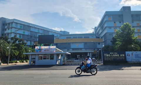 Nợ lương 16 tỉ, Bệnh viện Sản nhi Long An xin hỗ trợ tiền thuê công trình- Ảnh 1. Bệnh viện Sản nhi Long An đang nợ lương 16 tỉ đồng - Ảnh: SƠN LÂM