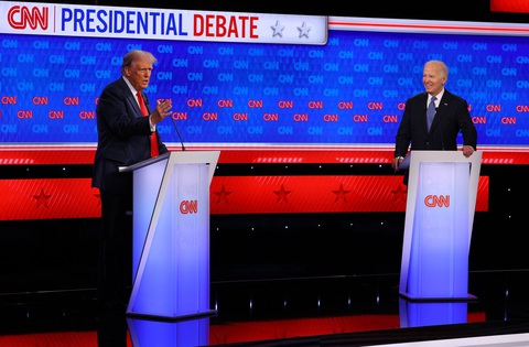 Ông Trump và ông Biden trong cuộc tranh luận đầu tiên, ngày 27-6 - Ảnh: REUTERS Ông Trump và ông Biden trong cuộc tranh luận đầu tiên, ngày 27-6 - Ảnh: REUTERS