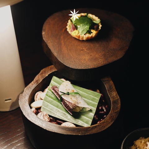 Ẩm thực Việt loanh quanh chỉ có bún chả, phở, hủ tiếu và cơm tấm?- Ảnh 6. Sam Trần - đại diện nhà hàng Gia (1 sao Michelin) - kể khi đi ăn, chị luôn ghi nhớ cảm xúc với món ăn rồi từ đó tìm cách làm mới, nâng cấp chúng - Ảnh: FBNH