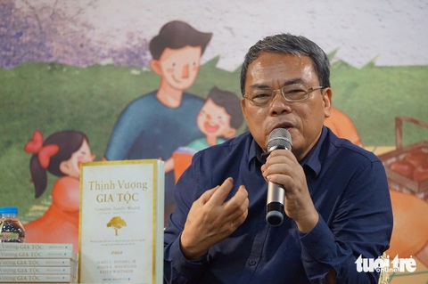 Ông Tô Chính Nghĩa chia sẻ về sự thịnh vượng đích thực cho gia đình - Ảnh: T.ĐIỂU Ông Tô Chính Nghĩa chia sẻ về sự thịnh vượng đích thực cho gia đình - Ảnh: T.ĐIỂU