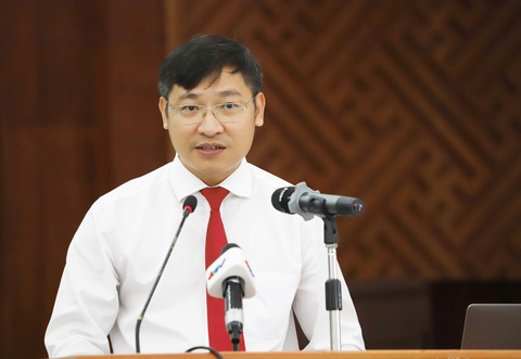 Hiến kế phát triển du lịch, đô thị xứ 'Tình anh bán chiếu'- Ảnh 4. Ông Lê Hoàng Xuyên phát biểu cảm ơn các ý kiến đóng góp và cam kết sẽ đồng hành cùng các nhà đầu tư - Ảnh: CHÍ QUỐC