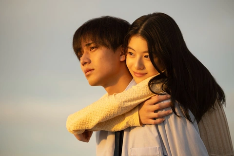 Drawing Closer: Khi đối diện với cái chết, ta nên lựa chọn thái độ như thế nào?- Ảnh 1. Drawing Closer mang đến câu chuyện tình đẹp và lãng mạn - Ảnh: Netflix