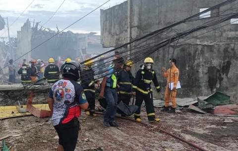 Nổ kho pháo ở Philippines, 5 người chết và 38 người bị thương- Ảnh 1. Hiện trường vụ nổ kho pháo ở thành phố Zamboanga, Philippines ngày 29-6 - Ảnh: RAPPLER