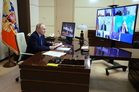 Tin tức thế giới 29-6: Ông Putin cân nhắc tên lửa tầm trung; ông Biden đặt mục tiêu đắc cử- Ảnh 1. Tổng thống Nga Vladimir Putin chủ trì một cuộc họp với Hội đồng An ninh Liên bang Nga ngày 28-6 - Ảnh: REUTERS