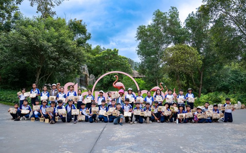 Lễ hội Quốc tế Thiếu nhi đánh thức hè 2024 tại VinWonders trên toàn quốc- Ảnh 7. Các em thiếu nhi vui chơi, tham quan tại VinWonders. Ảnh: Đ.H