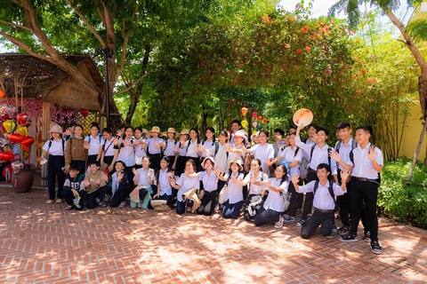 Lễ hội Quốc tế Thiếu nhi đánh thức hè 2024 tại VinWonders trên toàn quốc- Ảnh 10. Các em thiếu nhi vui chơi, tham quan tại VinWonders. Ảnh: Đ.H