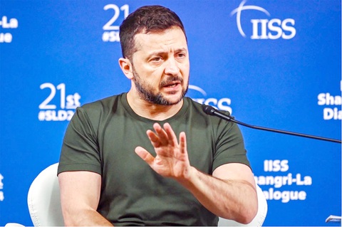 Ông Zelensky tìm được gì ở Đối thoại Shangri-La?- Ảnh 1. Tổng thống Zelensky phát biểu tại Đối thoại Shangri-La 2024 ở Singapore vào ngày 2-6 - Ảnh: REUTERS