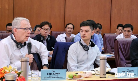 Phát triển điện gió ngoài khơi: Nhiều tiềm năng nhưng thiếu quy hoạch, cơ chế- Ảnh 3. Cố vấn Đan Mạch phát biểu tại hội thảo - Ảnh: ĐÔNG HÀ