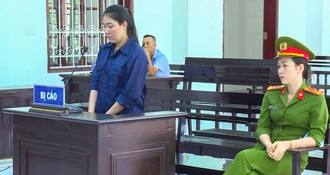 Nữ công an xã lừa cô giáo của con để lấy tiền trả nợ- Ảnh 1. Nữ cựu công an xã lừa nhiều người để lấy tiền trả nợ - Ảnh: CTV