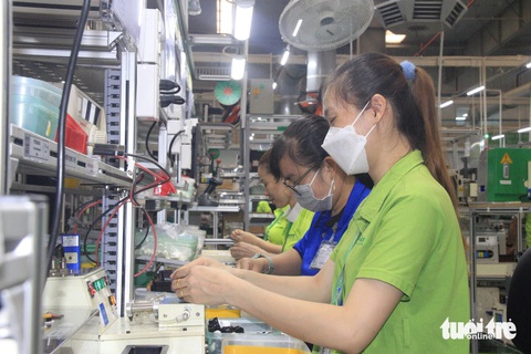 Ở TP.HCM, lương 10 triệu mỗi tháng tiết kiệm 3 triệu, liệu có sống được?- Ảnh 1. Mức lương không quá cao, bắt buộc người lao động phải