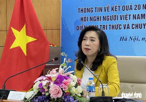 Sắp tổ chức 'Hội nghị Diên Hồng' dành cho người Việt ở nước ngoài- Ảnh 1. Bà Lê Thị Thu Hằng - thứ trưởng Bộ Ngoại giao, chủ nhiệm Ủy ban Nhà nước về người Việt Nam ở nước ngoài - chủ trì buổi gặp gỡ báo chí ngày 3-6 - Ảnh: THANH HIỀN