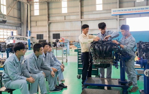 Phát triển đội ngũ nhân sự công nghiệp thế hệ mới- Ảnh 2. Đào tạo nguồn nhân lực đầu vào nằm trong chiến lược phát triển nhân sự trẻ của tập đoàn.
