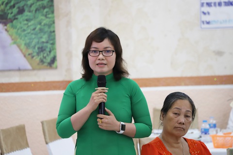 Chủ tịch Bạc Liêu mong doanh nghiệp phản ảnh, đừng sợ bị trù dập- Ảnh 3. Bà Phan Trúc Hà phản ảnh khó khăn của doanh nghiệp với ông Thiều và các cơ quan chức năng tại buổi cà phê sáng - Ảnh: CHÍ QUỐC