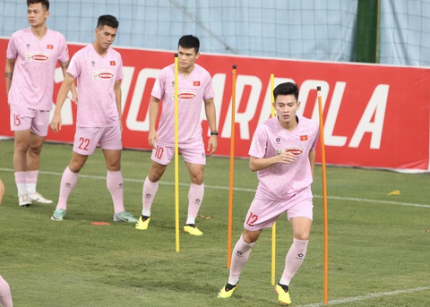 Vòng loại World Cup 2026: Cơ hội cho Đinh Thanh Bình- Ảnh 2. Đội tuyển Việt Nam tập chuẩn bị cho hai trận đấu ở vòng loại thứ 2 World Cup 2026 - Ảnh: HOÀNG TÙNG