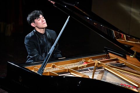 Khán giả vỗ tay không ngớt, thầy trò Đặng Thái Sơn 'đãi' thêm bản piano tám tay- Ảnh 6. Kaimin Chang