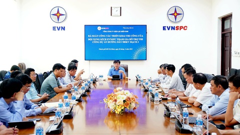 Hỗ trợ thi công Dự án ĐZ 500kV mạch 3 Quảng Trạch - Phố Nối- Ảnh 1. Lãnh đạo EVNSPC tổ chức họp khẩn, nối cầu trực tuyến với Giám đốc 21 Công ty Điện lực và các Đội xung kích ngoài công trường vào chiều ngày 02/6/2024