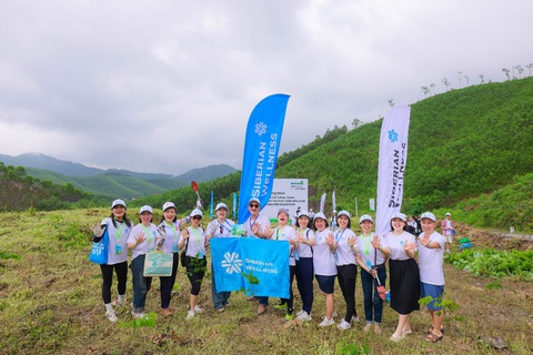 Siberian Wellness triển khai Eco Camp thực hành lối sống bền vững- Ảnh 1. Chương trình trồng cây của Siberian Wellness đóng góp vào dự án phát triển bền vững của tỉnh Quảng Ninh . Nguồn: Siberian Wellness