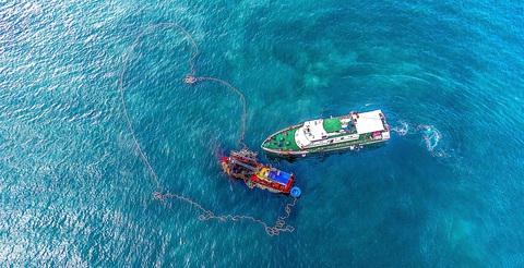 Chống khai thác hải sản trái phép- Ảnh 1. Tàu kiểm ngư KN-641-KG thuộc Chi cục Kiểm ngư Kiên Giang tuần tra, kiểm soát tàu cá có dấu hiệu vi phạm, hoạt động trên biển