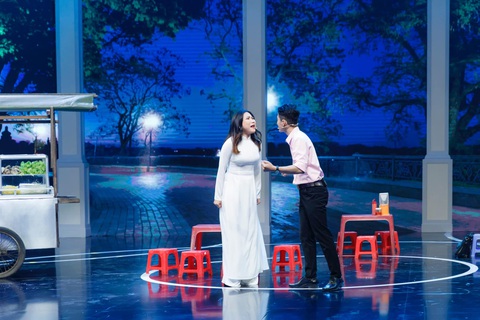 Nói chuyện bao cao su và thuốc ngừa thai trong vở cải lương xã hội là bình thường?- Ảnh 1. Một đoạn trích trong vở Thế giới ảo đang gây tranh cãi - Ảnh: SĨ TÍNH