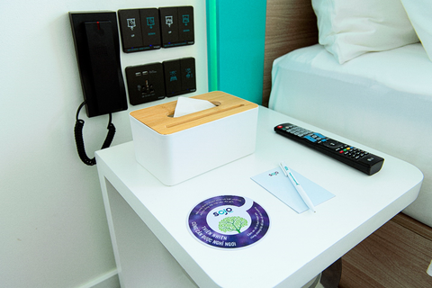 SOJO Hotels sống xanh vì một Việt Nam xanh- Ảnh 2. Thông điệp cổ vũ hành động vì môi trường được lồng ghép khéo léo trong phòng.