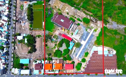 Bên trong khu đất quận 6 kiến nghị xây cơ sở 2 Bệnh viện Mắt TP.HCM- Ảnh 1. Khu đất UBND quận 6 kiến nghị dành cho Bệnh viện Mắt TP.HCM xây cơ sở 2 nằm trên đường Phạm Văn Chí - Ảnh: TIẾN QUỐC