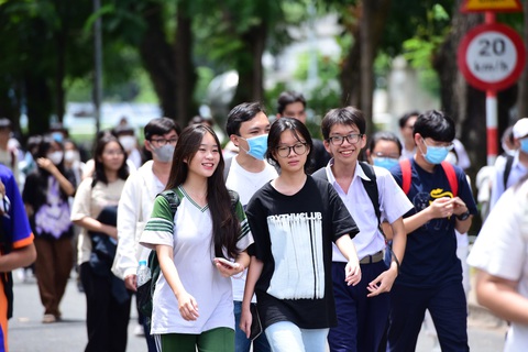 Thí sinh nói đề thi đánh giá năng lực sai, Đại học Quốc gia TP.HCM nói gì?- Ảnh 1. Thí sinh tham dự kỳ thi đánh giá năng lực đợt 2 năm 2024 do Đại học Quốc gia TP.HCM tổ chức - Ảnh: DUYÊN PHAN