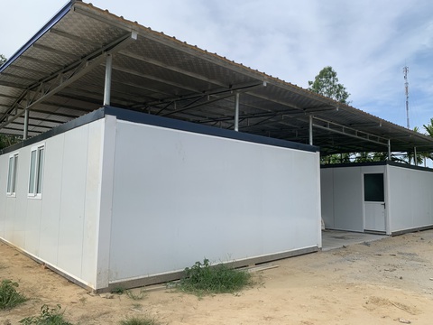 Dự án 3.500 tỉ ở Quảng Ngãi, nhiều nhà thầu đã rút khỏi công trường- Ảnh 2. Nhà điều hành gói thầu xây lắp dự án vắng tanh, chẳng có ai trực tại công trường - Ảnh: TRẦN MAI