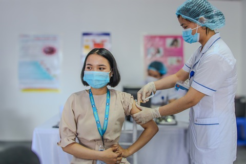 Lao động nữ là nhóm được Tổng liên đoàn Lao động Việt Nam quan tâm, kiến nghị chính sách ốm đau, thai sản - Ảnh: HÀ QUÂN Lao động nữ là nhóm được Tổng liên đoàn Lao động Việt Nam quan tâm, kiến nghị chính sách ốm đau, thai sản - Ảnh: HÀ QUÂN