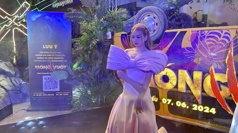 Dàn sao đổ bộ thảm đỏ ra mắt phim Móng vuốt- Ảnh 11. DJ Mie xinh như công chúa với váy hồng pastel thiết kế lạ mắt.
