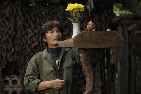 NSƯT Công Ninh hé lộ phân cảnh bị quái thú vồ trong Móng vuốt- Ảnh 2. NSƯT Công Ninh ấn tượng với phân đoạn vật lộn cùng gấu Mật
