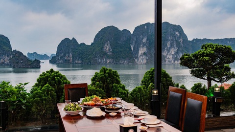 Trải nghiệm một ngày du lịch Hạ Long ăn gì, đi đâu?- Ảnh 1. Trải nghiệm một ngày du lịch Hạ Long ăn gì, đi đâu?- Ảnh 1.